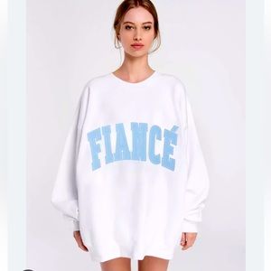 The Bar Fiancé sweatshirt size medium!